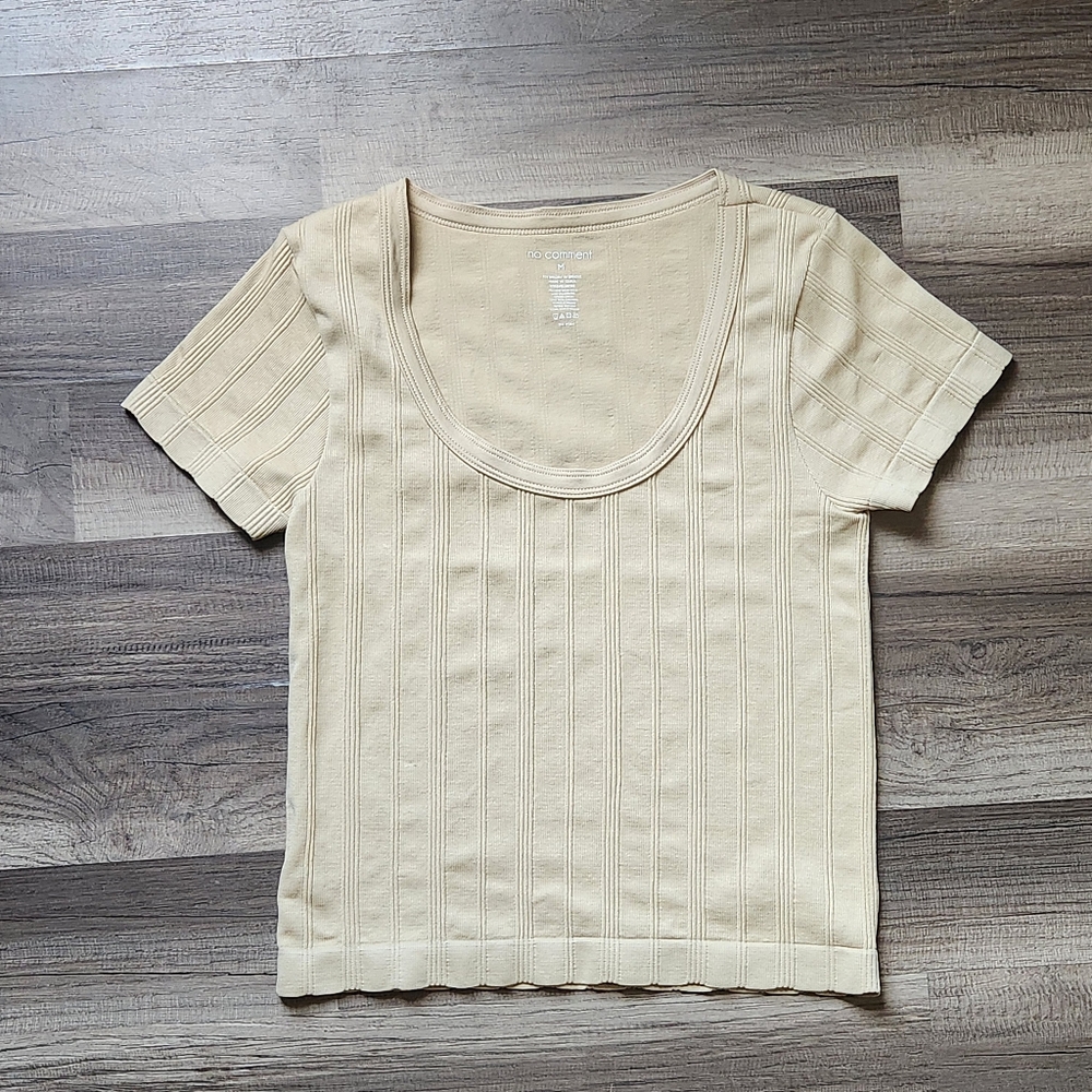 No comment Casual Cream Tan Ribbed Fitted T-Shirt Short Sleeve Size M